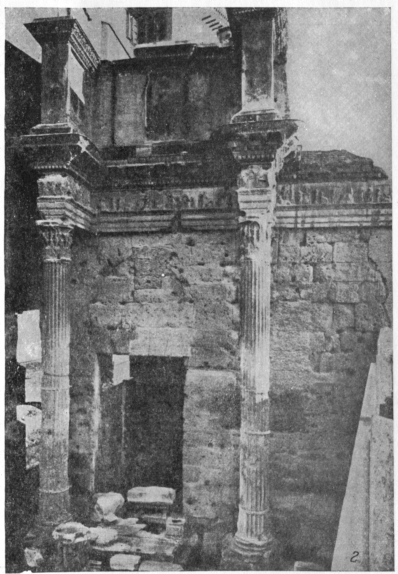 Вид сохранившихся колонн после раскопок