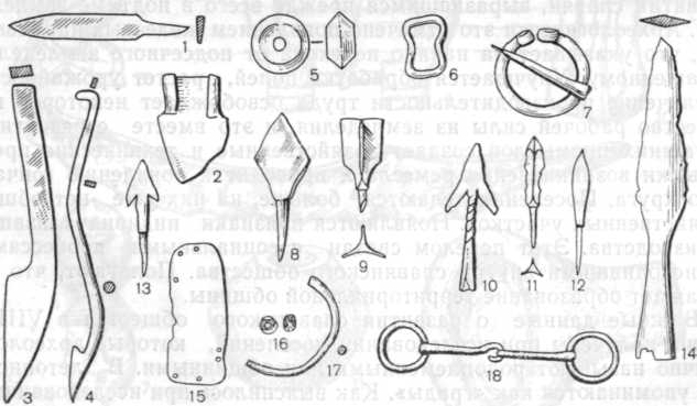 Вещи с городища Хотомель (лука-райковецкая культура): 1 — нож, 2 — наральник, 3 — чересло, 4 — острога, 5 — пряслице, 6 —пряжка, 7 — фибула, 8— 13 —стрелы, 14 — копье, 15 —пластинка панциря, 16 — бусина, 17 —обломок браслета, 18 — удила