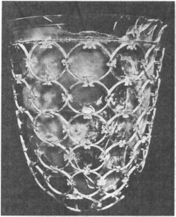 Изделие в ажурной технике из стеклоделательных мастерских Трира. III— IV вв.
