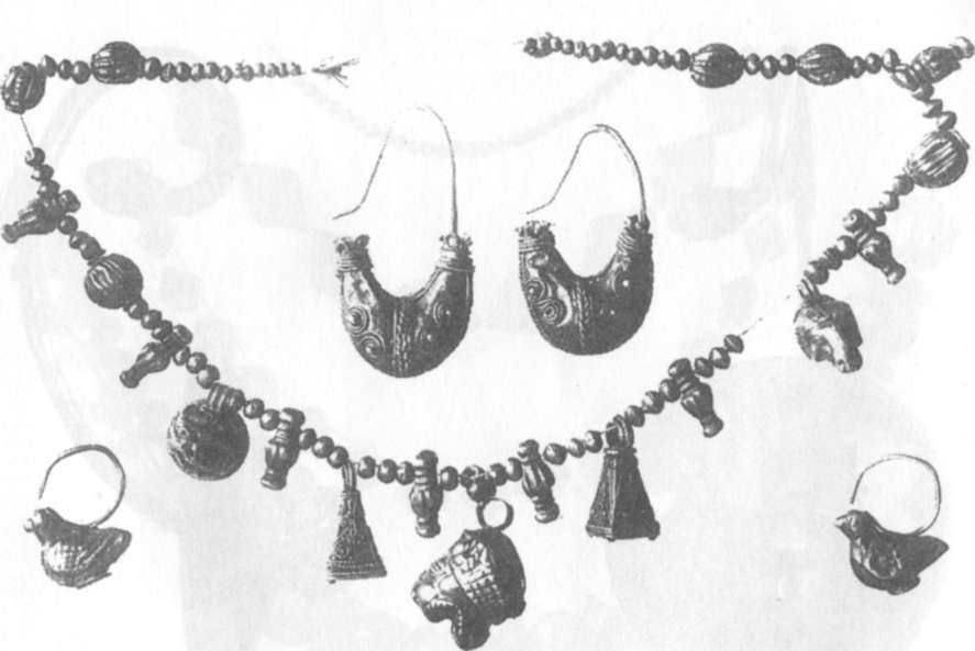 72. Золотое ожерелье с подвесками, серьги-калачики и серьги-птички. VI в.