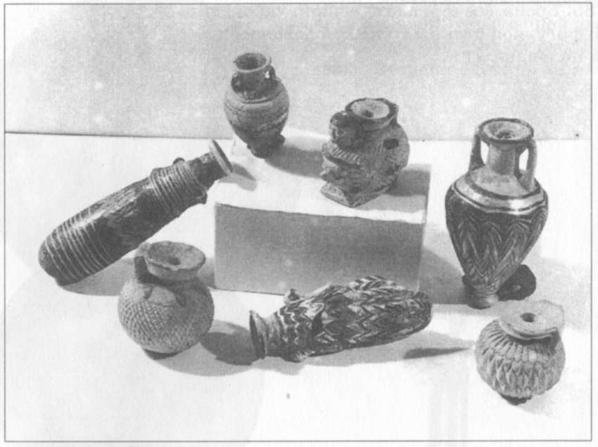 87. Фаянсовые арибаллы, амфориски и арибаллы из финикийского стекла. VI в.